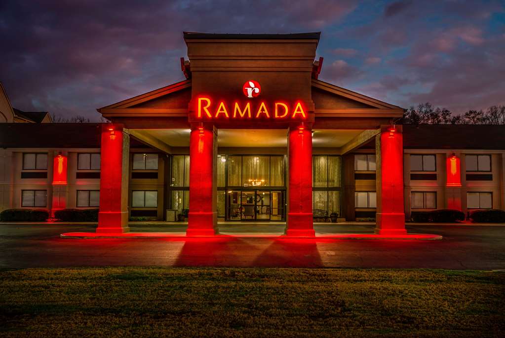 Ramada by Wyndham Tuscaloosa in Tuscaloosa, United States