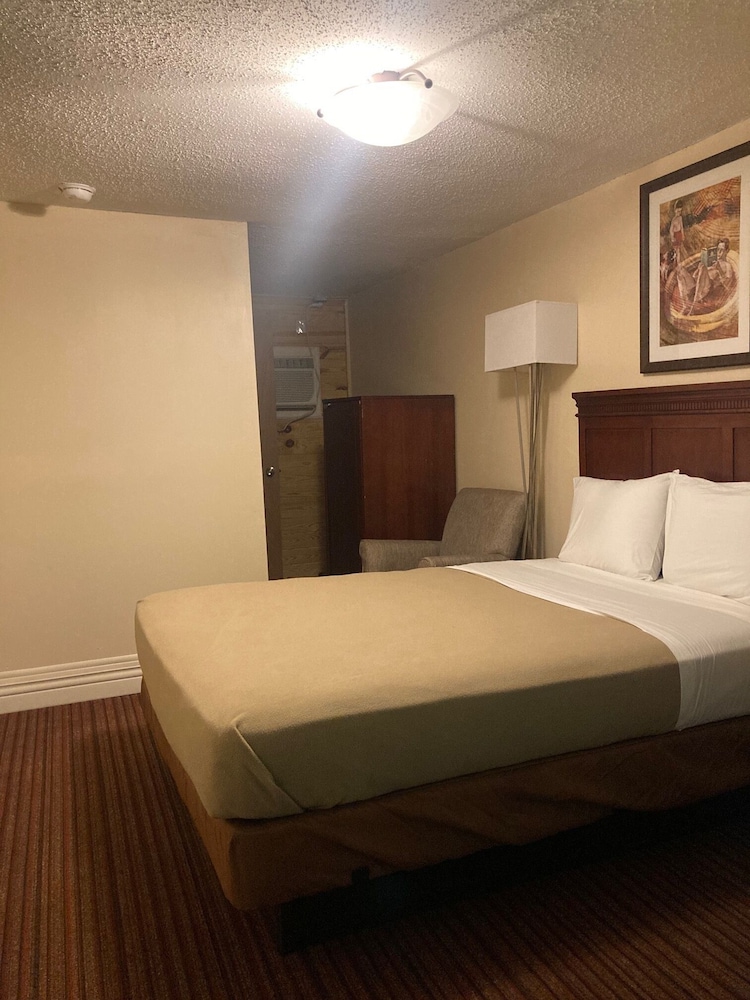 Grand Motel Inn and Suites of Reform AL - photo 4