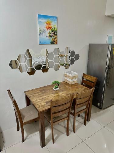 Vine Residences 2BR Unli WiFi PrimeVideo freeparking Near Mall Kiddie Pool 902 — 4-Star Luxury Hotel in Manila, Philippines