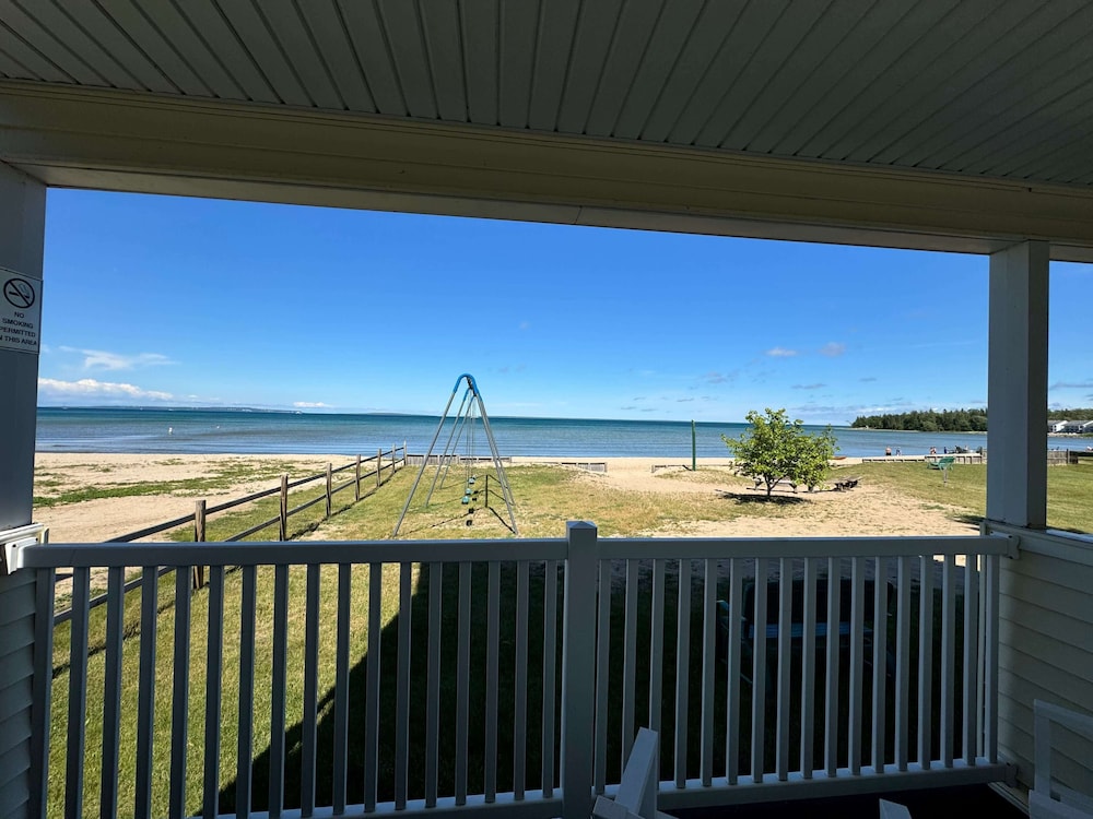 Beachcomber of Mackinaw - photo 94