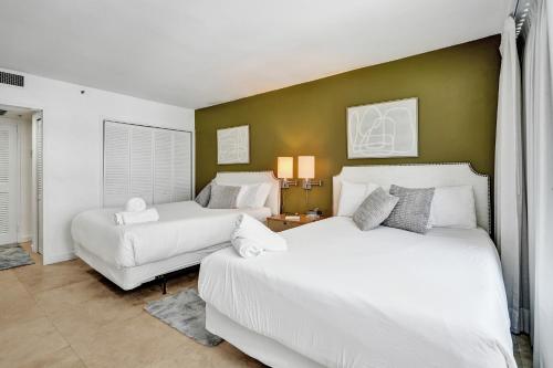 Cozy Beachfront 2 BDR Miami Beach Condo 1114 — 4-Star Luxury Hotel in Miami Beach, United States