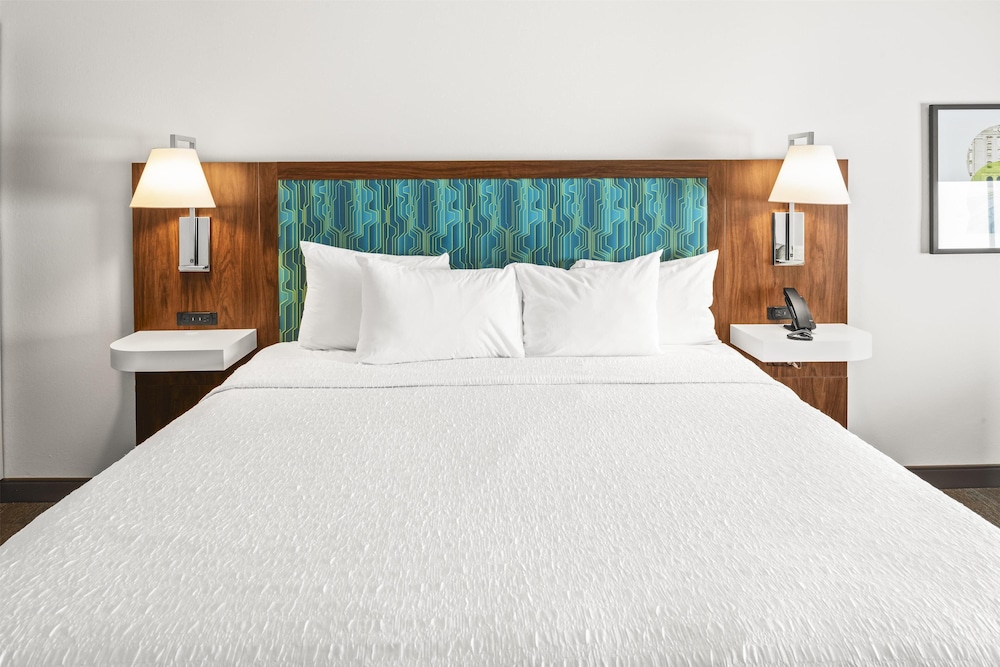 Hampton Inn Columbus North - photo 21