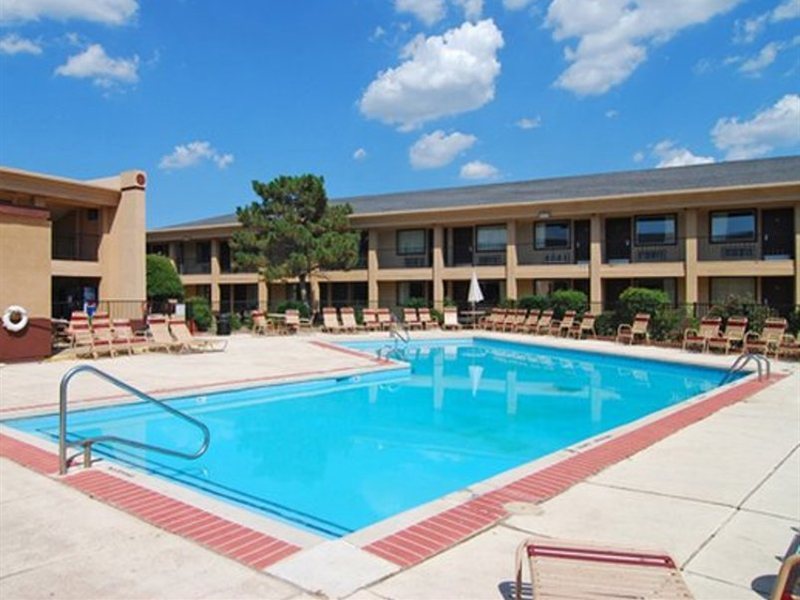 Red Roof Inn and Suites Oklahoma City Southwest - photo 8