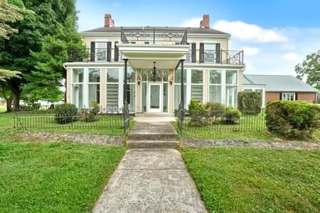 Wizard's Escape - carbon neutral hotel in Buckeystown