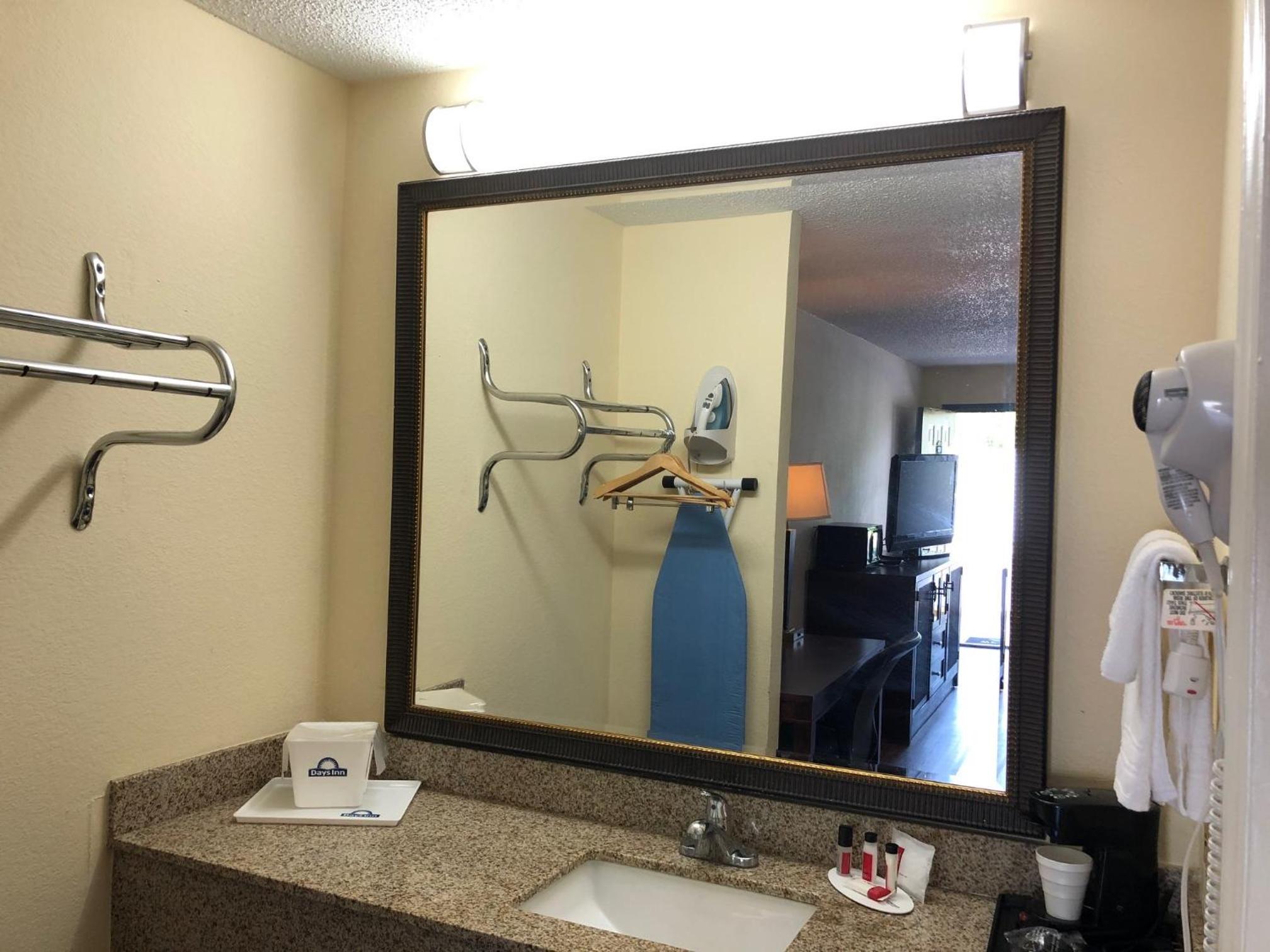 Days Inn by Wyndham King Winston Salem Area - photo 19