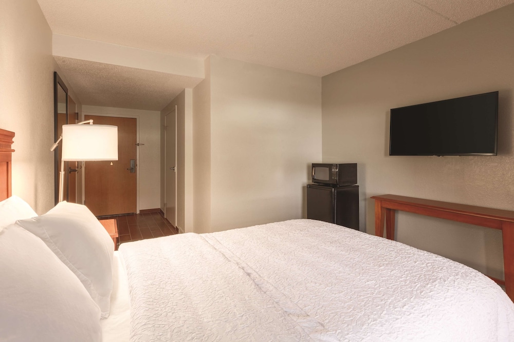 Hampton Inn Des Moines Airport - photo 7