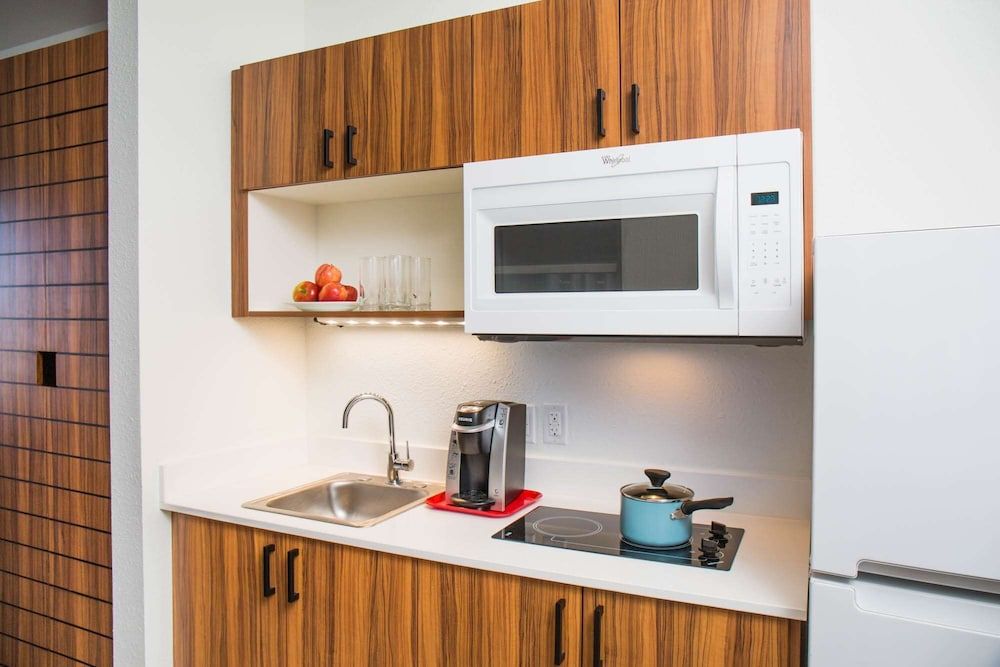 Uptown Suites Extended Stay Austin TX North - photo 4