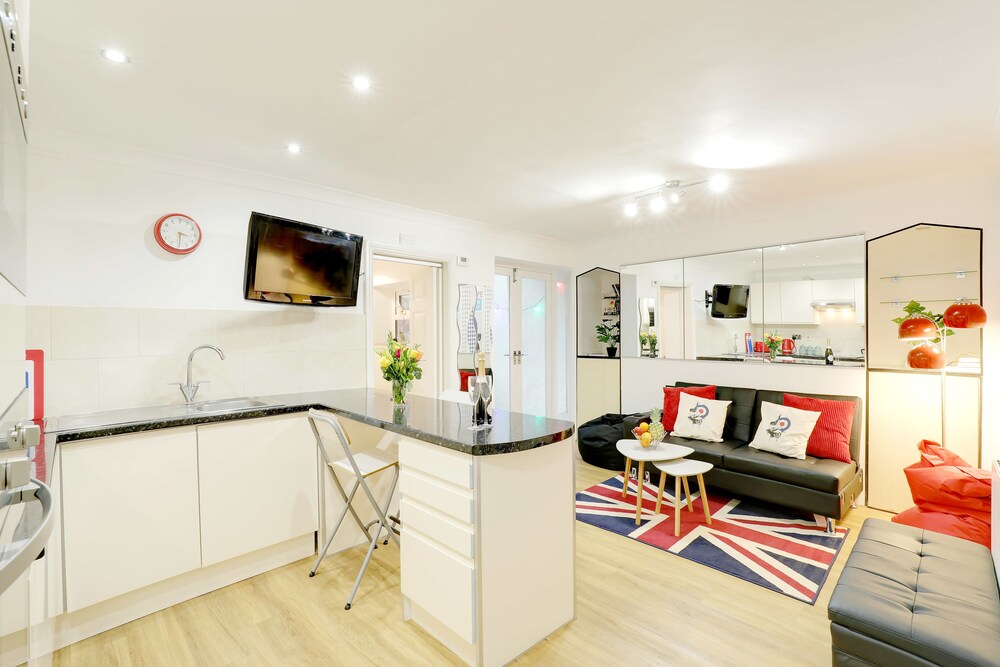 Brighton Getaways Seaside Patio Apt — 4-Star Luxury Hotel in Brighton, United Kingdom