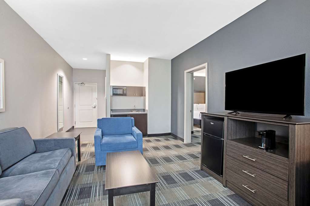 La Quinta Inn & Suites by Wyndham Victoria South - photo 25