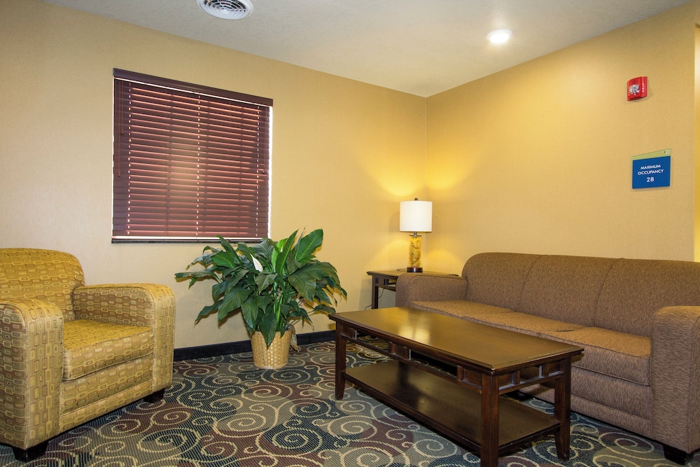 Cobblestone Inn & Suites Corry - photo 4