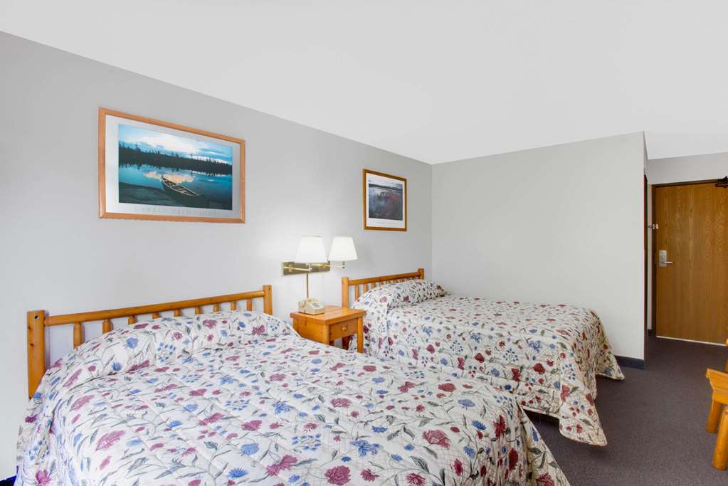 Super 8 by Wyndham Lake George Warrensburg Area - photo 9