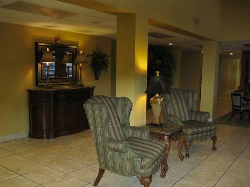 Chisholm Suite Hotel — Duncan — photo 2