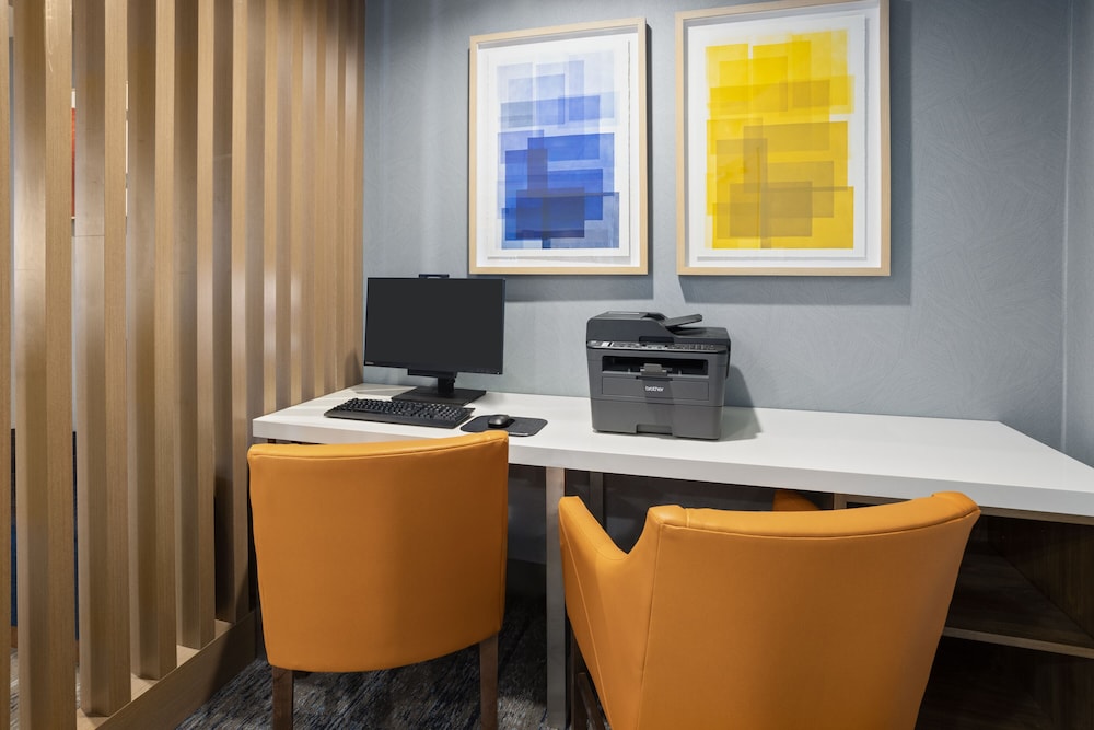 Holiday Inn Express Hotel & Suites Brattleboro by IHG - photo 57