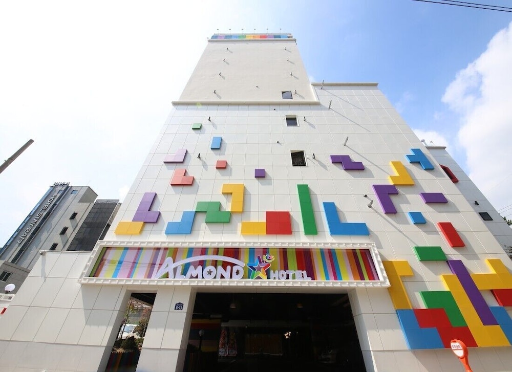 Almond Kids Hotel in Kimhae, South Korea