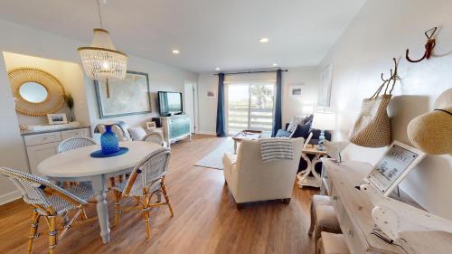 Lighthouse Point 11A by Tybee Beach Vacation Rentals — 4-Star Luxury Hotel in Tybee Island, United States