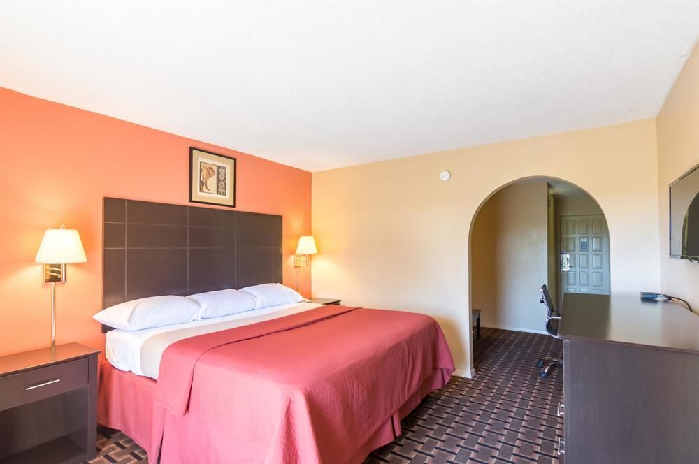 Red Roof Inn & Suites San Angelo - photo 18