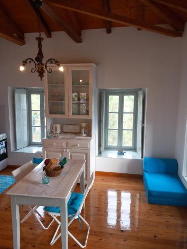 Iolis Loft Hydra — 4-Star Luxury Hotel in Ydra, Greece