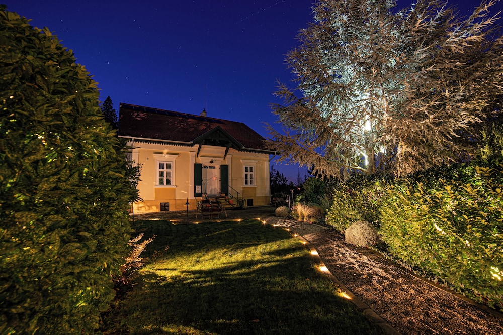 Villa Mimi — 4-Star Luxury Hotel in Sopron, Hungary