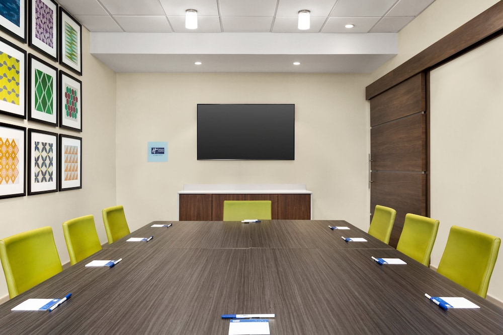 Holiday Inn Express and Suites Ukiah by IHG - photo 59
