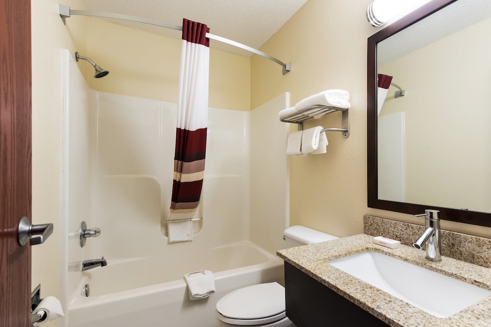 Red Roof Inn Auburn - photo 24