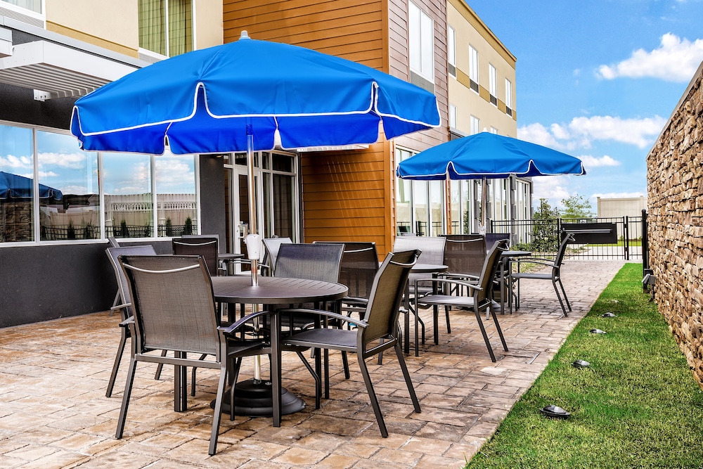 Fairfield Inn & Suites by Marriott Van Canton Area - photo 26