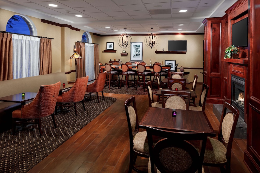 Hampton Inn Newberry Opera House - photo 21