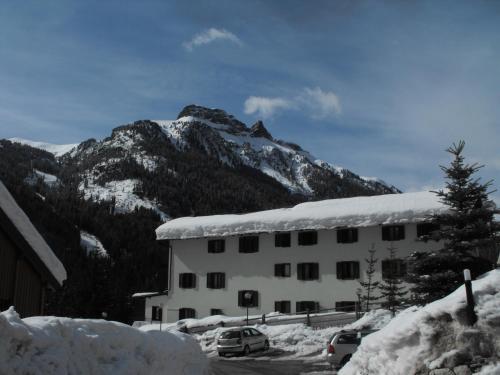 Santa Maria ad Nives — hotel in Canazei