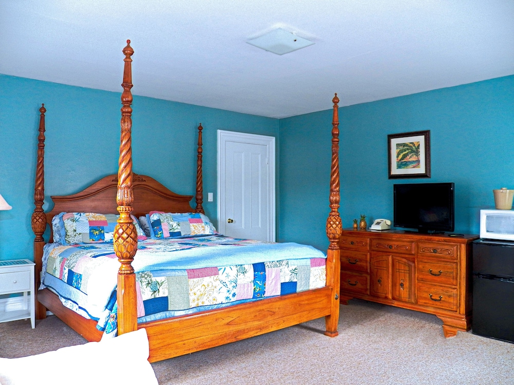Coast Village Inn & Cottages - photo 5