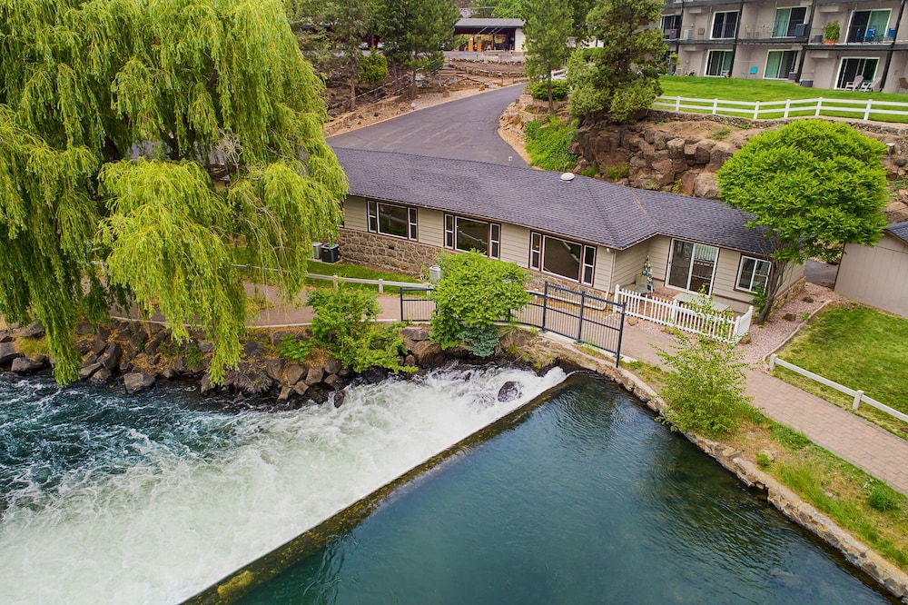 Bend Riverside Inn & Suites - photo 398