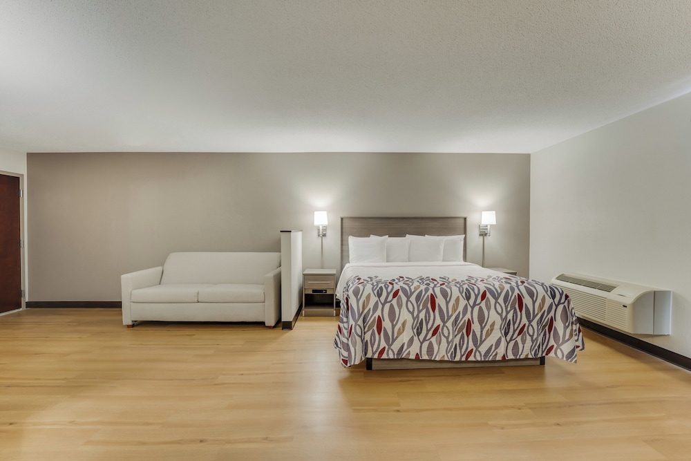 Red Roof Inn & Suites Newport Middletown RI - photo 28