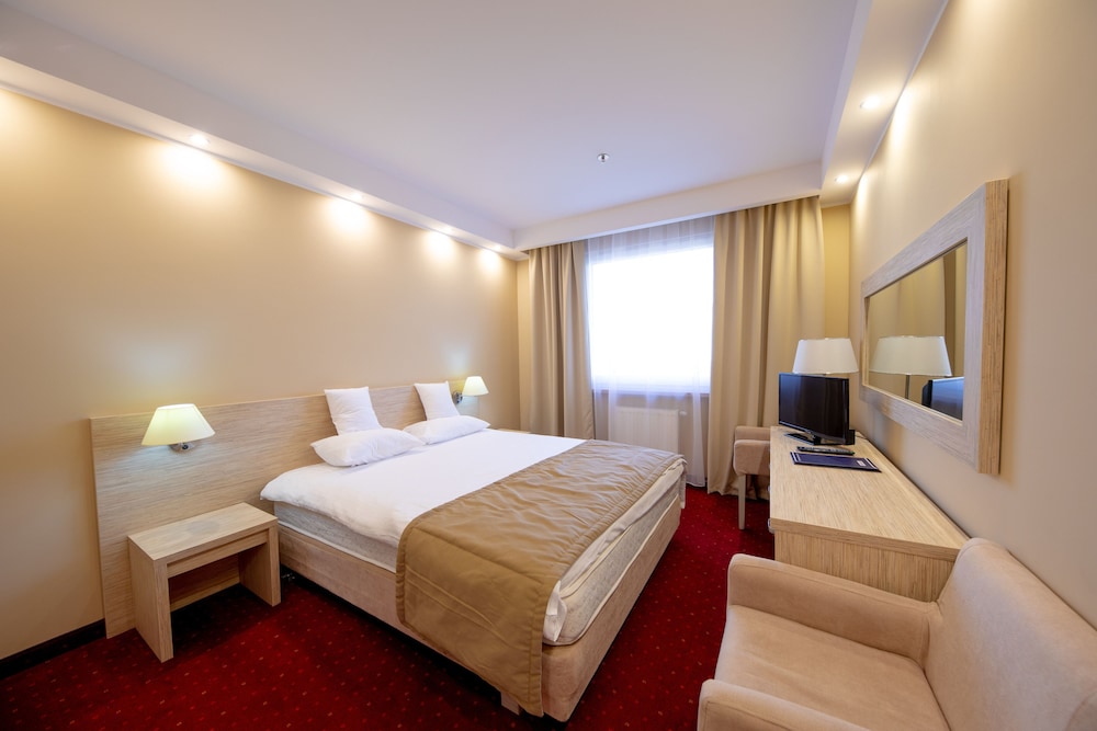 Hotel 500 — hotel in Tarnowo Podgorne