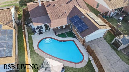Charming 3Bd 2Ba Home with Private Pool — 4-Star Luxury Hotel in The Colony, United States