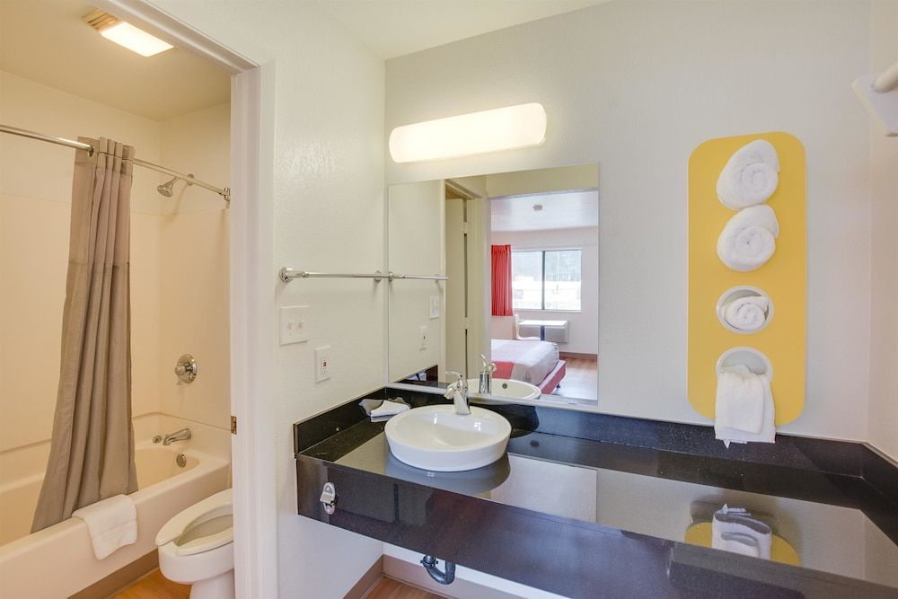 Motel 6 Columbia West - photo 7