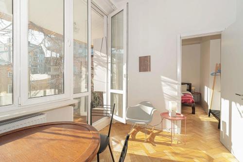 Cozy and Stylish Apt Next to Stamba and Rooms