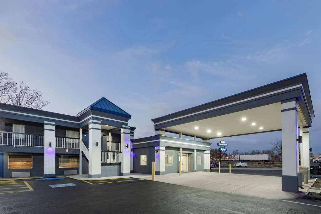 Days Inn by Wyndham Fredericksburg North - photo 5