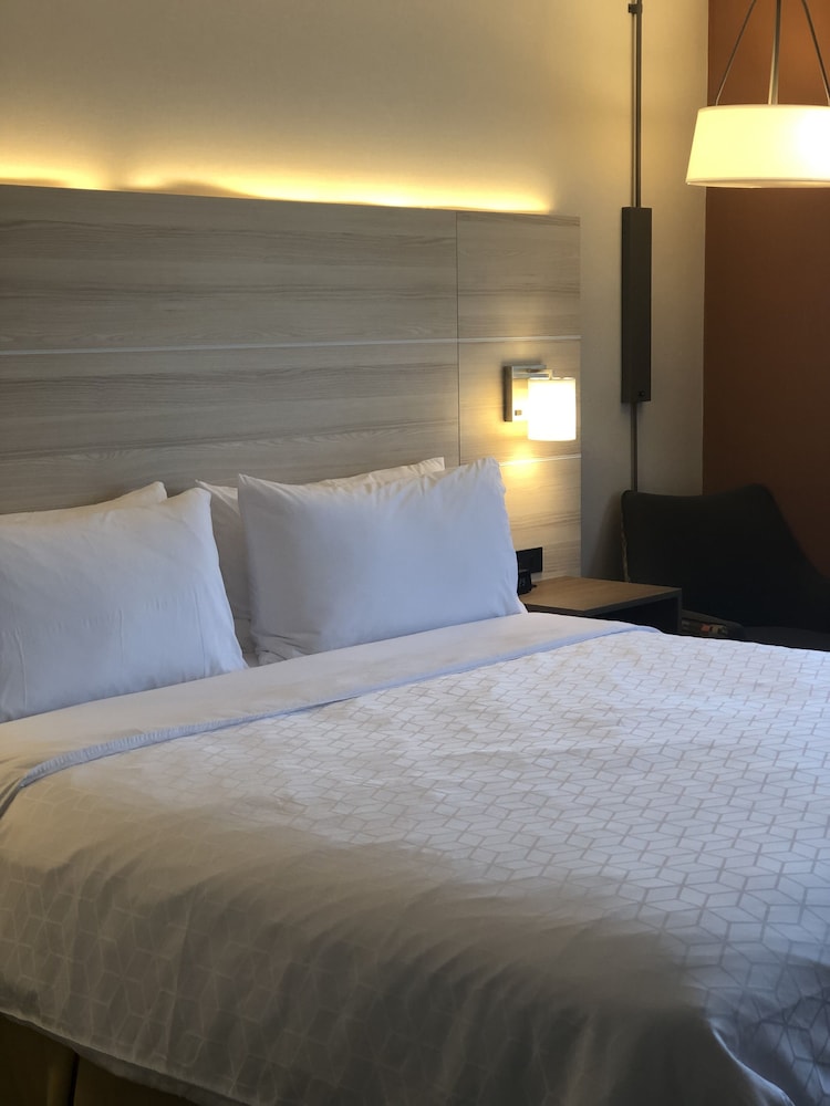Holiday Inn Express Ft Bragg by IHG - photo 7