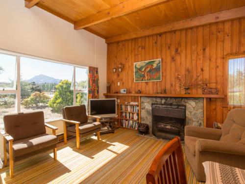 Southern Lakes Sweetie Albert Town Bach — hotel near Wanaka Airport