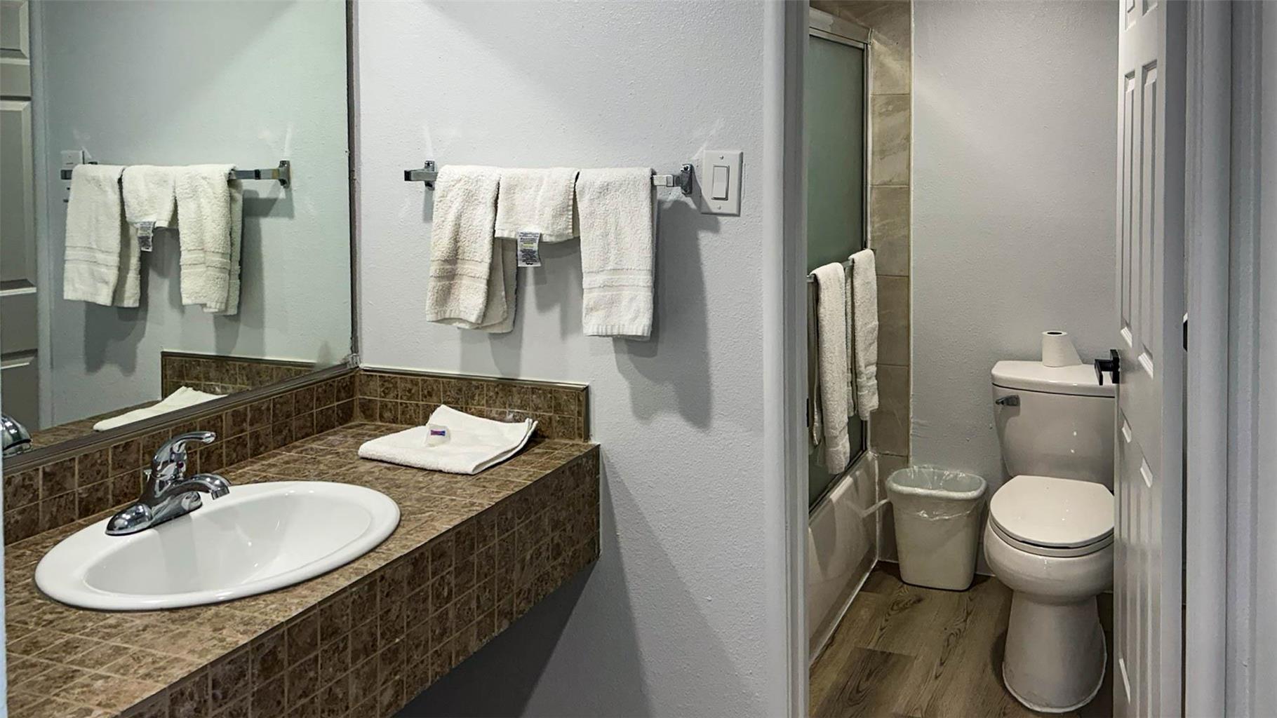 Villager Inn Selma - photo 19
