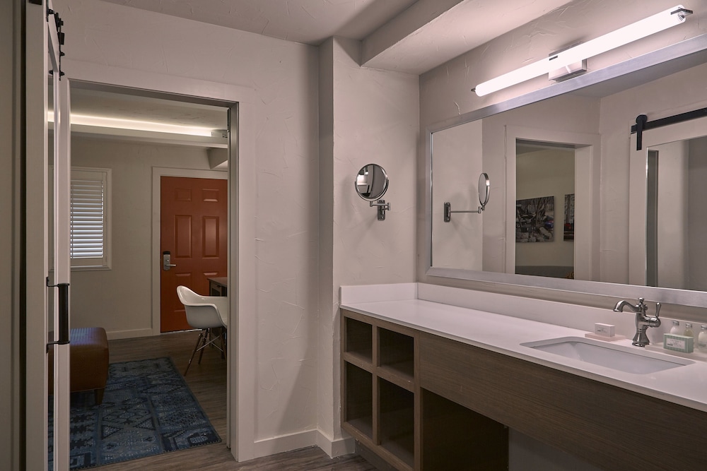 Fredericksburg Inn & Suites - photo 37