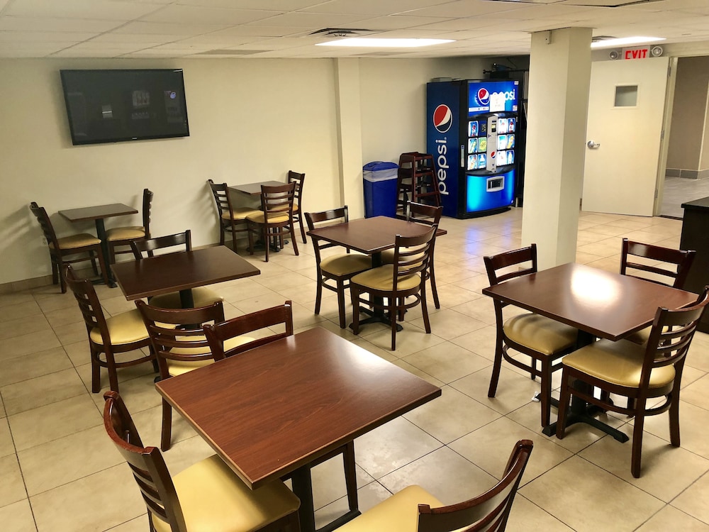 Days Inn by Wyndham Brooklyn Borough Park - photo 33