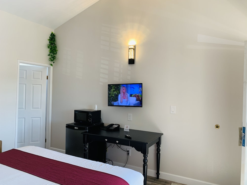Escondido Inn - photo 13