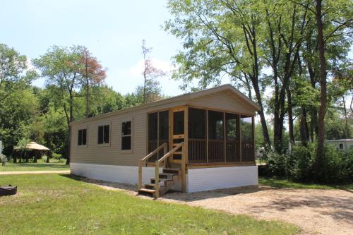 Pine Country Camping Resort — hotel in Belvidere