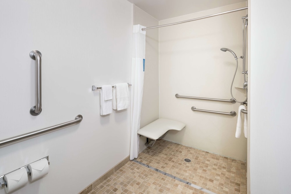 Hampton Inn & Suites Rochester North - photo 27