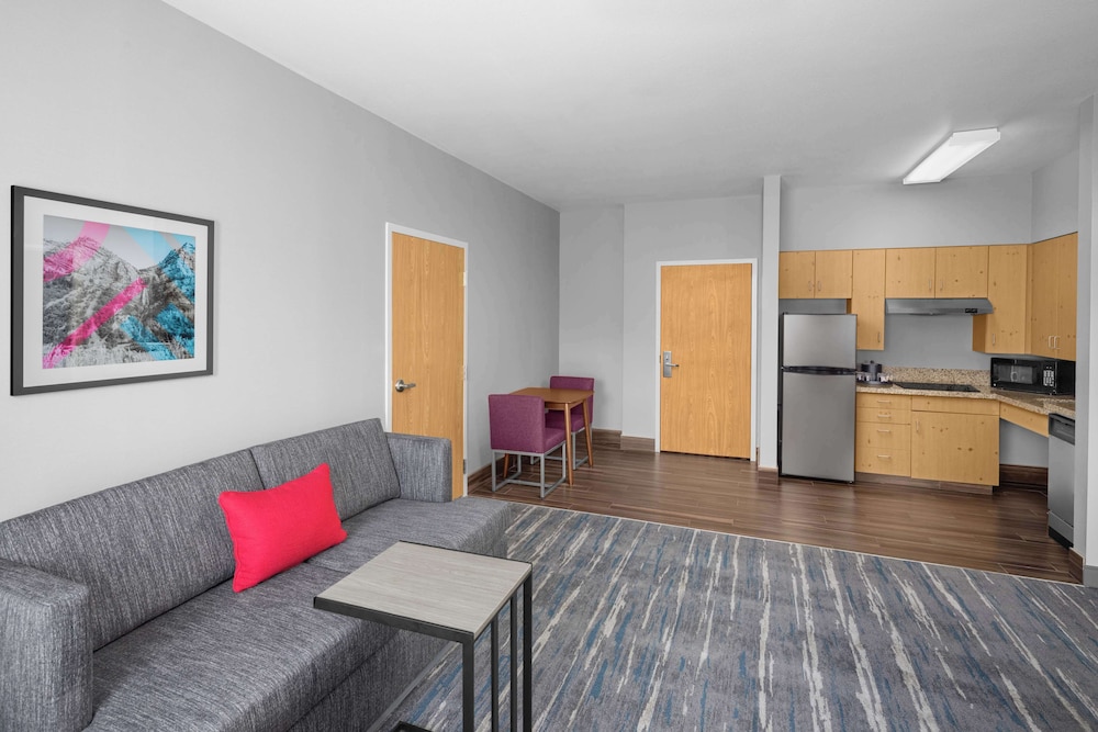 Hampton Inn & Suites Orem - photo 18