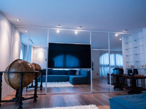 Luxury Apartment — 4-Star Luxury Hotel in Milan, Italy