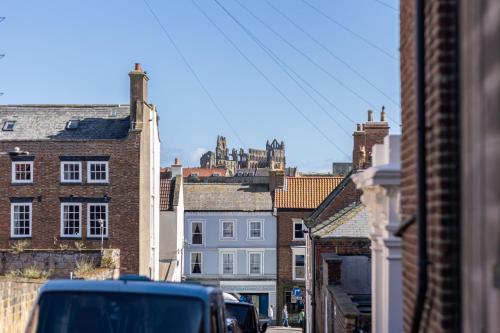 Mariners Hall Elegant Apartment close to Whitby Town Centre