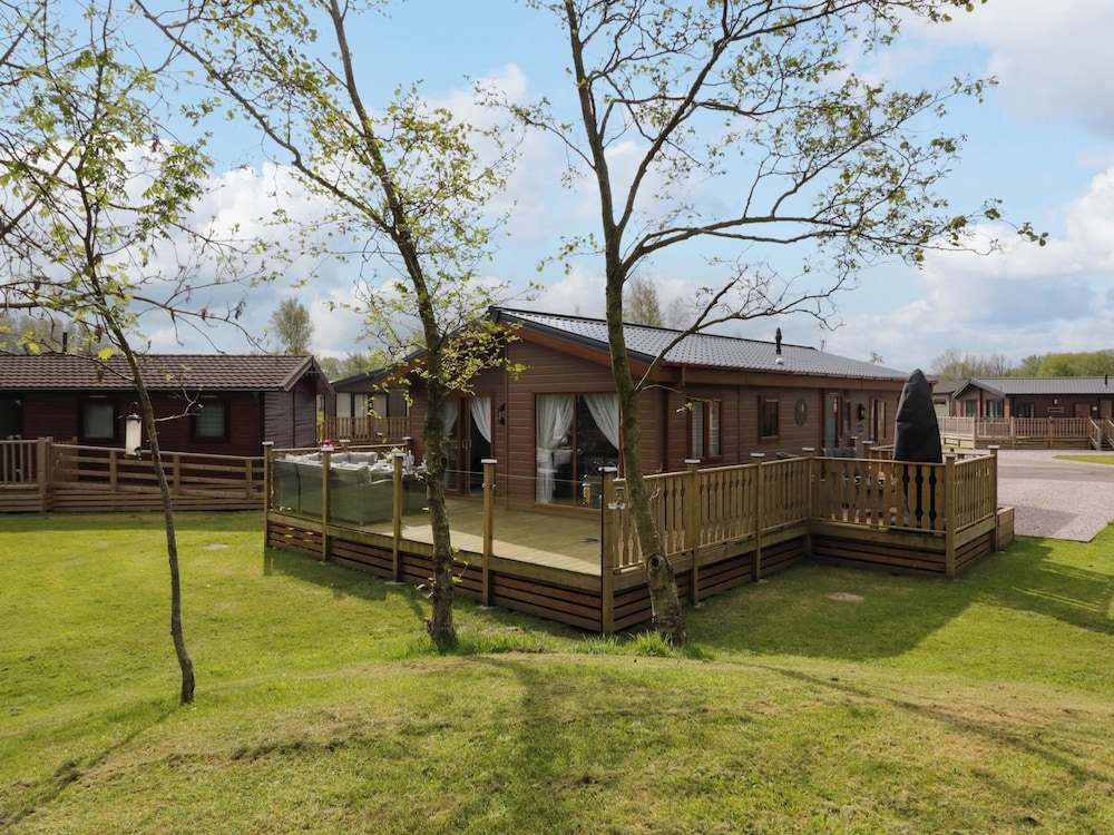 Lakeland Dream South Lakeland Leisure Lodge — 4-Star Luxury Hotel in Carnforth, United Kingdom