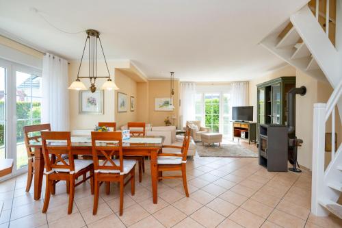 Hoppenberg 24 Haus Sommerfeld — 4-Star Luxury Hotel in Zingst, Germany