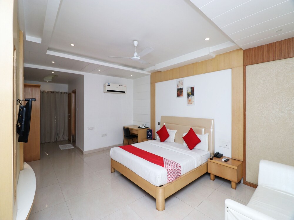 Hotel Yash Inn by OYO Rooms — hotel in Mirzapur