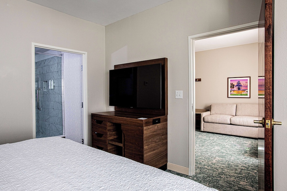 Hampton Inn & Suites Charleston West Ashley - photo 13